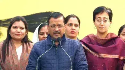 New Delhi: केजरीवाल ने भी महिलाओं के लिए खोला खजाना New Delhi: केजरीवाल ने भी महिलाओं के लिए खोला खजाना