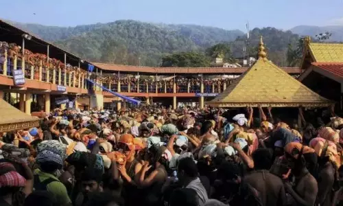 प्राइवेट ट्रैवल्स बस चालक ने Tirupati में अयप्पा भक्तों को छोड़ दिया