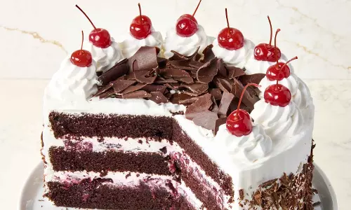 चॉकलेट ब्लैक फॉरेस्ट केक रेसिपी