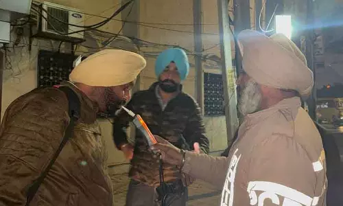 Jalandhar पुलिस ने शराब पीकर वाहन चलाने वालों के खिलाफ अभियान चलाया, 45 चालान काटे Jalandhar पुलिस ने शराब पीकर वाहन चलाने वालों के खिलाफ अभियान चलाया, 45 चालान काटे