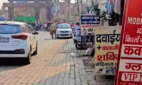 Haryana : साइनबोर्ड के कारण यातायात जाम होता