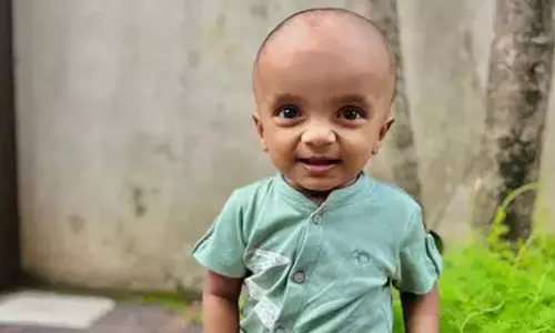 Kerala : मलप्पुरम में खिड़की का फ्रेम गिरने से बच्चे की मौत Kerala : मलप्पुरम में खिड़की का फ्रेम गिरने से बच्चे की मौत