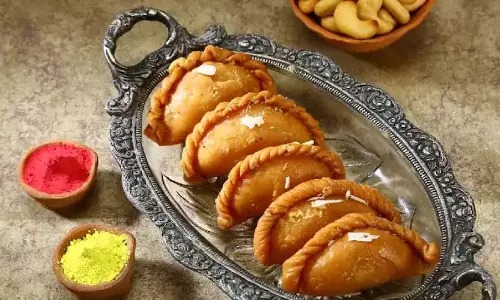 गुलकंद शाही गुजिया रेसिपी