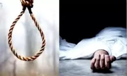 Allahabad: फांसी के फंदे पर युवक का शव लटकता मिलने पर परिजनों में कोहराम