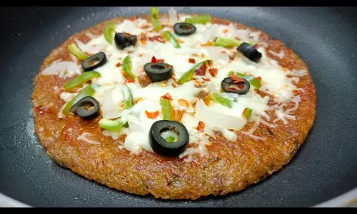 Sabudana Pizza: घर पर बनाएं साबूदाना से पिज्जा , बच्चे मांगेंगे बार-बार Sabudana Pizza: घर पर बनाएं साबूदाना से पिज्जा , बच्चे मांगेंगे बार-बार