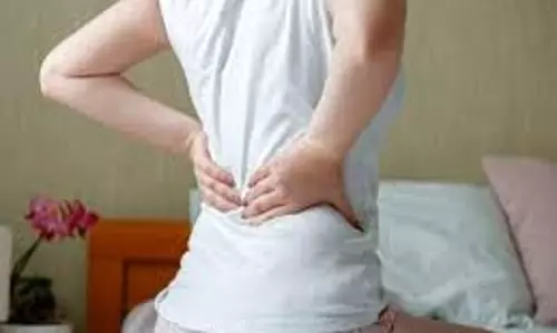 Lifestyle: कमर दर्द से छुटकारा पाने के लिए शुरू करें यह एक्सरसाइज
