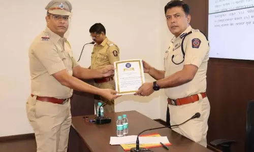 बेहतरीन जांच करने वाले पुलिस अधिकारी सम्मानित: हथियारों की जब्ती, नेटवर्क बेहतरीन जांच करने वाले पुलिस अधिकारी सम्मानित: हथियारों की जब्ती, नेटवर्क