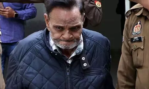 Ghaziabad : खाली पड़ी जमीन को बेचने जालसाजी, 72 वर्षीय व्यक्ति गिरफ्तार Ghaziabad : खाली पड़ी जमीन को बेचने जालसाजी, 72 वर्षीय व्यक्ति गिरफ्तार