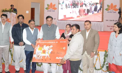 Churu: प्रदेश सरकार ने किसान वर्ग का किया है सम्मान, मुख्यमंत्री किसान सम्मान निधि योजना Churu: प्रदेश सरकार ने किसान वर्ग का किया है सम्मान, मुख्यमंत्री किसान सम्मान निधि योजना