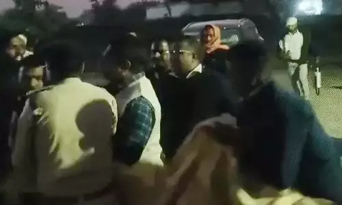 CG BREAKING: ABVP कार्यकर्ता कर रहे थे प्रदर्शन, विरोध करने आये SDM को पीटा