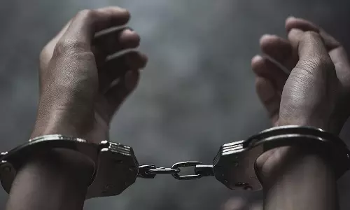 Alappuzha : सोने की चेन चोरी करने के मामले में तीन आरोपी गिरफ्तार Alappuzha : सोने की चेन चोरी करने के मामले में तीन आरोपी गिरफ्तार