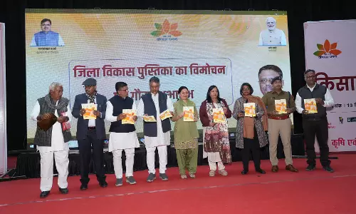 Jaipur: जिला विकास पुस्तिका का विमोचन तथा पंच गौरव का किया शुभारंभ Jaipur: जिला विकास पुस्तिका का विमोचन तथा पंच गौरव का किया शुभारंभ