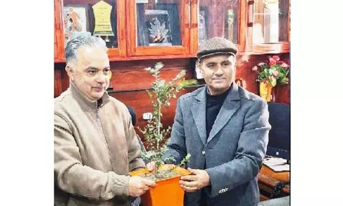 डॉ. इटू ने DSEK के कामकाज की समीक्षा की डॉ. इटू ने DSEK के कामकाज की समीक्षा की