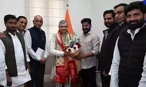 CM रेवंत रेड्डी ने काजीपेट कोच फैक्ट्री के लिए रेल मंत्री से अनुरोध किया CM रेवंत रेड्डी ने काजीपेट कोच फैक्ट्री के लिए रेल मंत्री से अनुरोध किया
