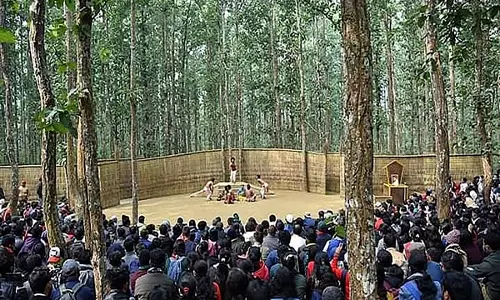 Badungdupa कलाकेंद्र ने अंडर द साल ट्री थिएटर महोत्सव के 15वें संस्करण के साथ रजत जयंती मनाई