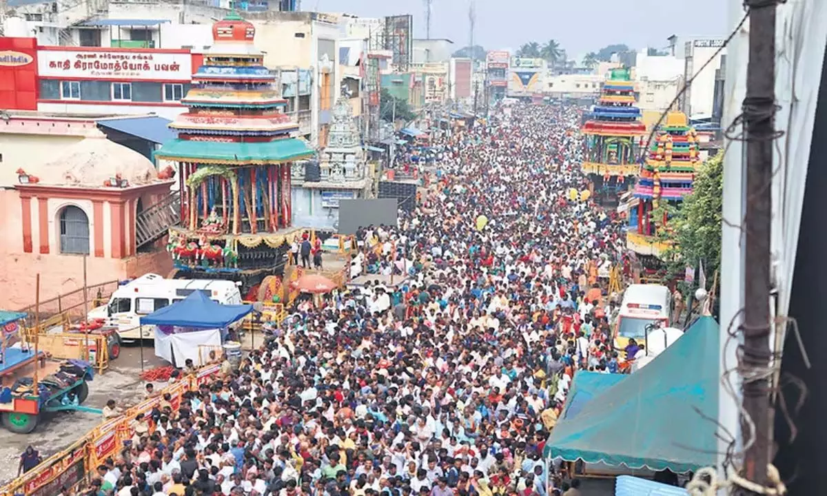 Tamil Nadu: तिरुवन्नमलाई मंदिर में लाखों लोग दीपम के साक्षी बने