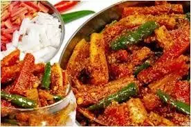 Pickle Recipe: सर्दियों के मौसम में इस आसान रेसिपी से बनाएं गाजर, मूली और हरी मिर्च का अचार