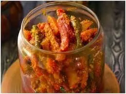 Pickle Recipe: गोभी और अदरक से बनाएं स्वादिष्ट मिक्स अचार