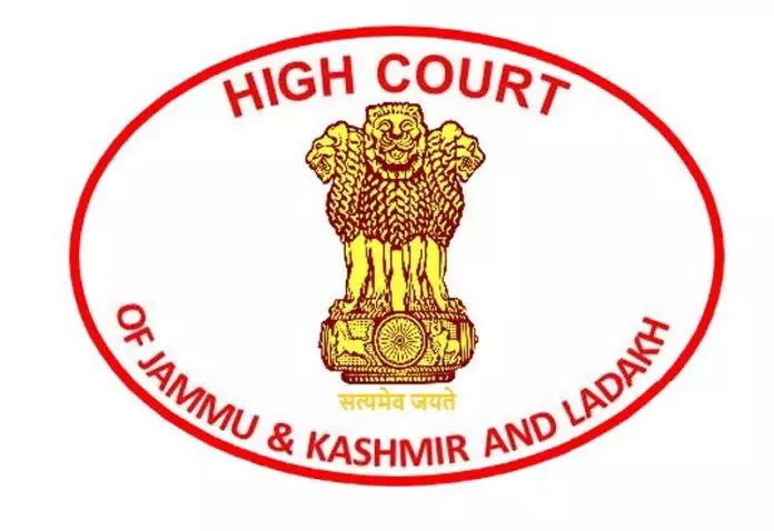 अधिकारी कारण बताओ नोटिस की सीमाओं का उल्लंघन नहीं कर सकते: HC