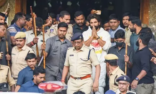 Allu Arjun को हैदराबाद की चंचलगुडा जेल में रात गुजारनी होगी जमानत के बावजूद