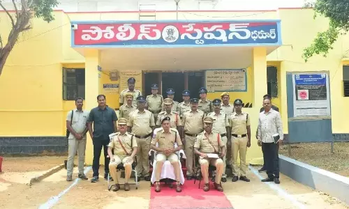 जिला एसपी टी श्रीनिवास राव, आईपीएस, ने धारुर पुलिस स्टेशन का वार्षिक निरीक्षण किया