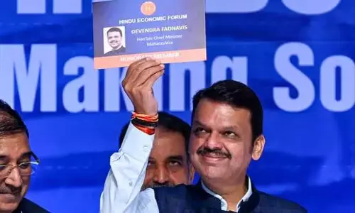 Fadnavis ने ‘हिंदू विकास मॉडल’ के लिए मोदी की सराहना की Fadnavis ने ‘हिंदू विकास मॉडल’ के लिए मोदी की सराहना की