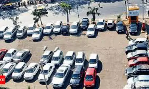 BMC में तेज रफ्तार कार ने बीएमसी पार्किंग अटेंडेंट को कुचला BMC में तेज रफ्तार कार ने बीएमसी पार्किंग अटेंडेंट को कुचला