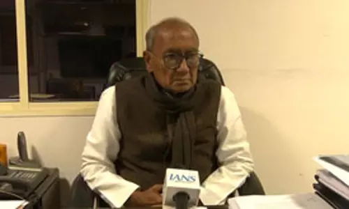 विपक्षी सांसदों के खिलाफ पक्षपात कर रहे हैं उपराष्ट्रपति : दिग्विजय सिंह