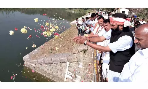 Telangana: उत्तम ने रबी फसल के लिए निजाम सागर से पानी छोड़ा