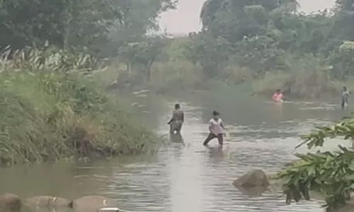 Odisha: अवैध शराब निर्माण और कचरा डंपिंग से सपुआ नदी प्रदूषित हो रही Odisha: अवैध शराब निर्माण और कचरा डंपिंग से सपुआ नदी प्रदूषित हो रही