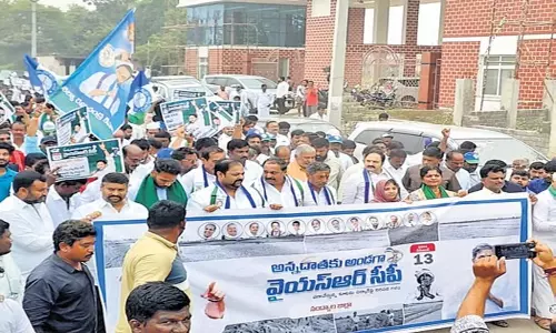 Andhra: किसान आंदोलन ने एनडीए सरकार की विफलताओं को उजागर किया Andhra: किसान आंदोलन ने एनडीए सरकार की विफलताओं को उजागर किया
