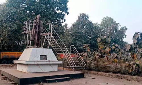 सुंदरगढ़ जिले में गांधी प्रतिमा जीर्ण-शीर्ण अवस्था में