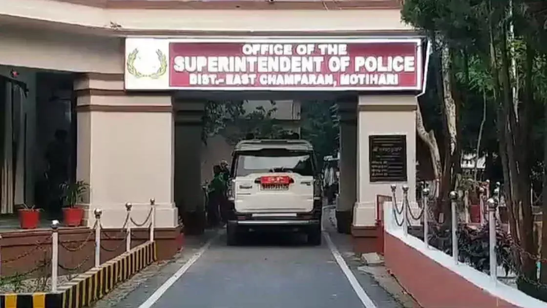 East Champaran: रक्सौल के डीएसपी सहित 10 पुलिसकर्मी वन्यजीव सुरक्षा सम्मान से पुरस्कृत हुए East Champaran: रक्सौल के डीएसपी सहित 10 पुलिसकर्मी वन्यजीव सुरक्षा सम्मान से पुरस्कृत हुए