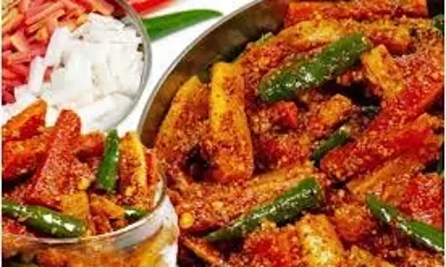 Pickle Recipe: सर्दियों के मौसम में इस आसान रेसिपी से बनाएं गाजर, मूली और हरी मिर्च का अचार Pickle Recipe: सर्दियों के मौसम में इस आसान रेसिपी से बनाएं गाजर, मूली और हरी मिर्च का अचार