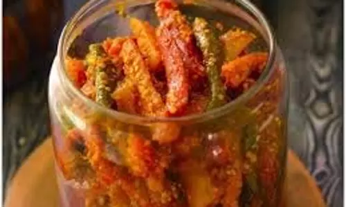 Pickle Recipe: गोभी और अदरक से बनाएं स्वादिष्ट मिक्स अचार Pickle Recipe: गोभी और अदरक से बनाएं स्वादिष्ट मिक्स अचार