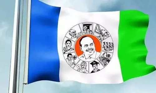 Andhra: वाईएसआरसीपी नेताओं के नेतृत्व में किसानों ने भ्रष्टाचार के खिलाफ विरोध प्रदर्शन किया Andhra: वाईएसआरसीपी नेताओं के नेतृत्व में किसानों ने भ्रष्टाचार के खिलाफ विरोध प्रदर्शन किया