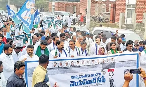 किसानों के विरोध प्रदर्शन ने NDA सरकार की सभी मोर्चों पर विफलताओं को उजागर किया