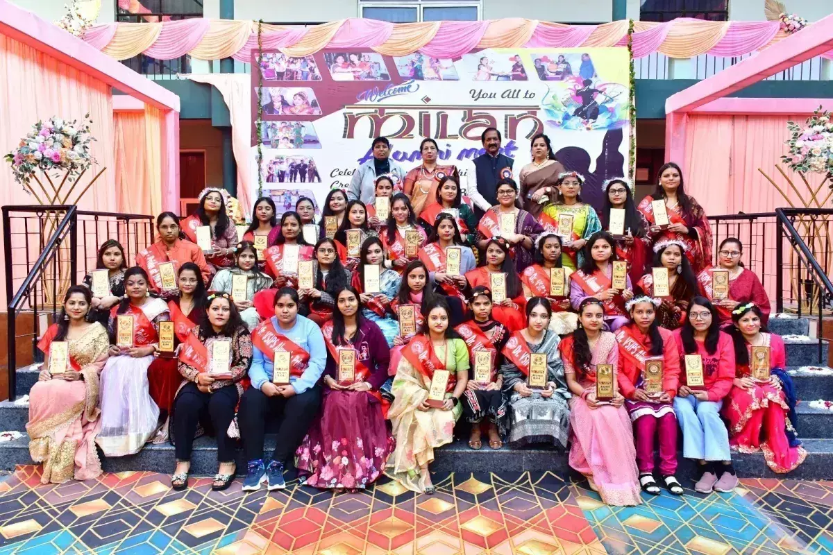 Kanpur: डॉ. वीरेन्द्र स्वरुप इंस्टीट्यूट ऑफ प्रोफेशनल स्टडीज ने पूर्व छात्राओं को सम्मानित किया Kanpur: डॉ. वीरेन्द्र स्वरुप इंस्टीट्यूट ऑफ प्रोफेशनल स्टडीज ने पूर्व छात्राओं को सम्मानित किया