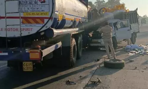 पिकअप ड्राइवर की दर्दनाक मौत, डीजल ट्रक से वाहन की टक्कर