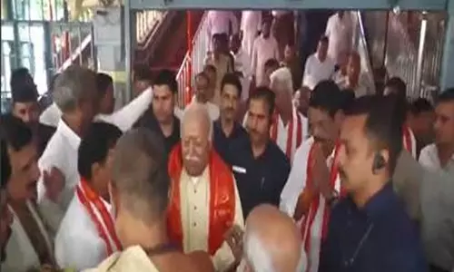 RSS प्रमुख मोहन भागवत ने विजयवाड़ा में कनक दुर्गा मंदिर का दौरा किया