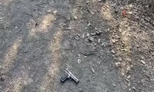 Delhi : कुख्यात शूटर सोनू मटका मेरठ मुठभेड़ में मारा गया Delhi : कुख्यात शूटर सोनू मटका मेरठ मुठभेड़ में मारा गया