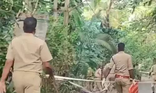 Kerala : कोच्चि के मंगलावनम पक्षी अभयारण्य में गेट के ऊपर एक व्यक्ति का शव मिला