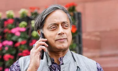 शशि थरूर ने रेल मंत्री को पत्र लिखकर Kerala में विशेष ट्रेनें चलाने की मांग की