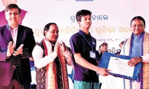 CM Majhi: ओडिशा सरकार स्कूली छात्रों में वैज्ञानिक सोच विकसित करेगी CM Majhi: ओडिशा सरकार स्कूली छात्रों में वैज्ञानिक सोच विकसित करेगी