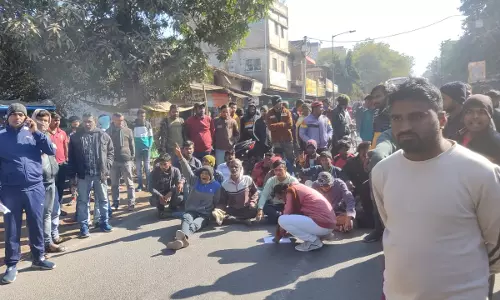 Latehar: सड़क हादसे में युवक की मौत, परिजनों ने सड़क जाम की