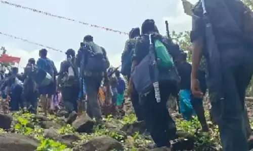 नक्सलियों ने लूटे मोबाइल, बस्तर-सुकमा के ग्रामीणों का आरोप