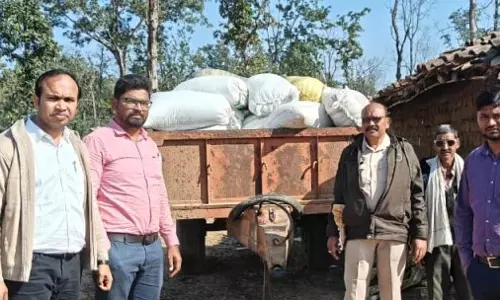 बिचौलिया के घर से 282 क्विंटल धान जब्त, राजस्व विभाग ने की कार्रवाई बिचौलिया के घर से 282 क्विंटल धान जब्त, राजस्व विभाग ने की कार्रवाई