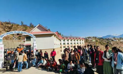 सलूणी कॉलेज में रिक्त पदों को लेकर ABVP सदस्यों ने किया प्रदर्शन सलूणी कॉलेज में रिक्त पदों को लेकर ABVP सदस्यों ने किया प्रदर्शन