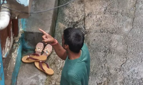 बैरन बाज़ार स्कूल और अस्पताल के पास गंजेड़ी-शराबियों का आतंक बैरन बाज़ार स्कूल और अस्पताल के पास गंजेड़ी-शराबियों का आतंक