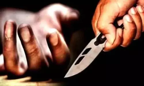 Greater Noida: सिरसा गांव में शख्स की धारदार हथियार से गला रेतकर हत्या